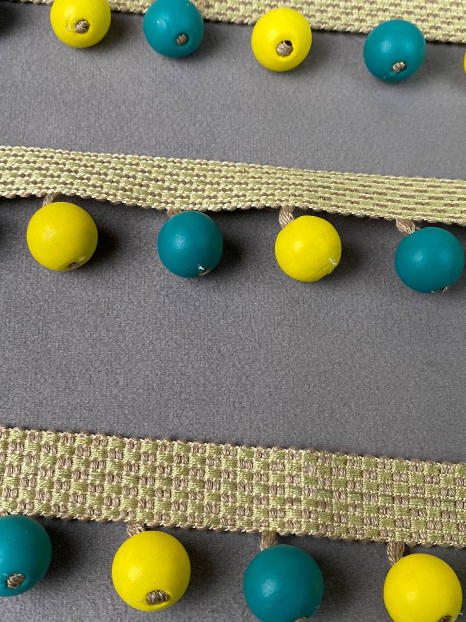 Бахрома с деревянными шариками MZ-5 лимонный/темно-бирюзовый (YELLOW/LIGHT BLUE) (3,4см/d1,5см/15м)