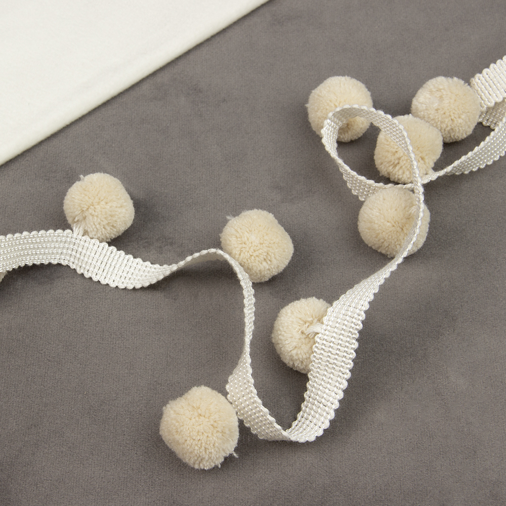 Бахрома с помпонами, из коллекции "Pompon" YMQ-2 светло-бежевый (L4см/D2,5см/м-у шариками 6,5см)/25м